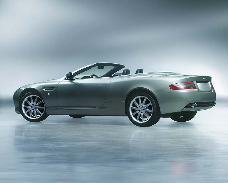 Aston Martin DB9 Volante to debut at Detroit 2004