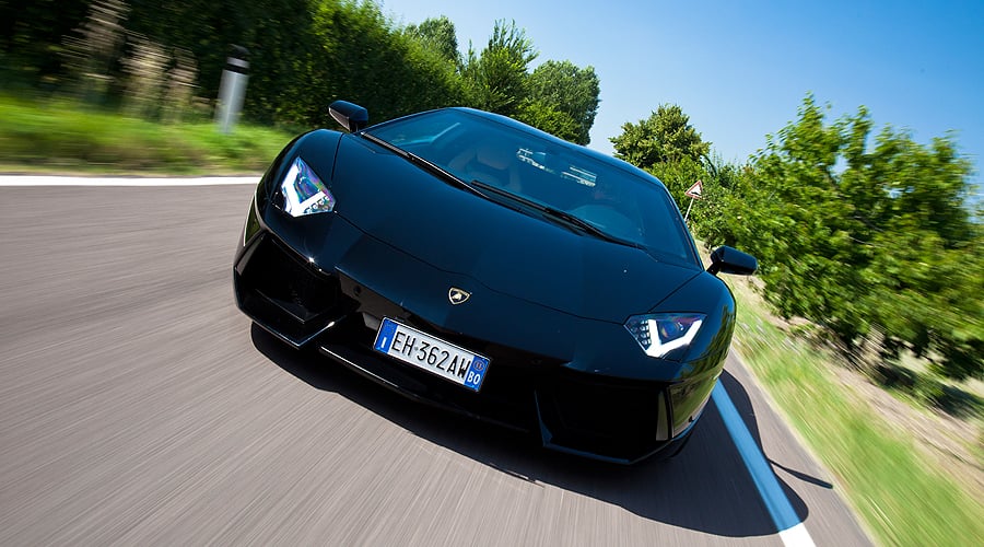 Lamborghini Aventador LP700-4: Gezielte Gewalteinwirkung