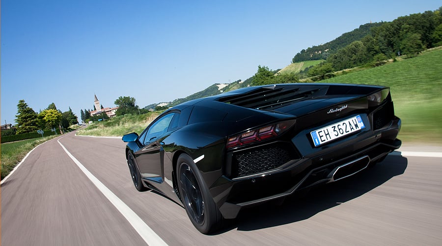 Lamborghini Aventador LP700-4: Gezielte Gewalteinwirkung