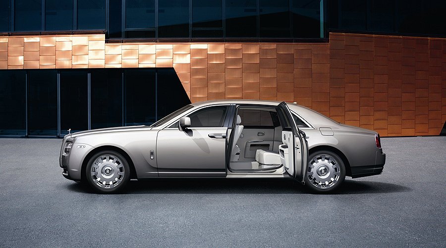 Rolls-Royce Video Features: 21st Century Legends