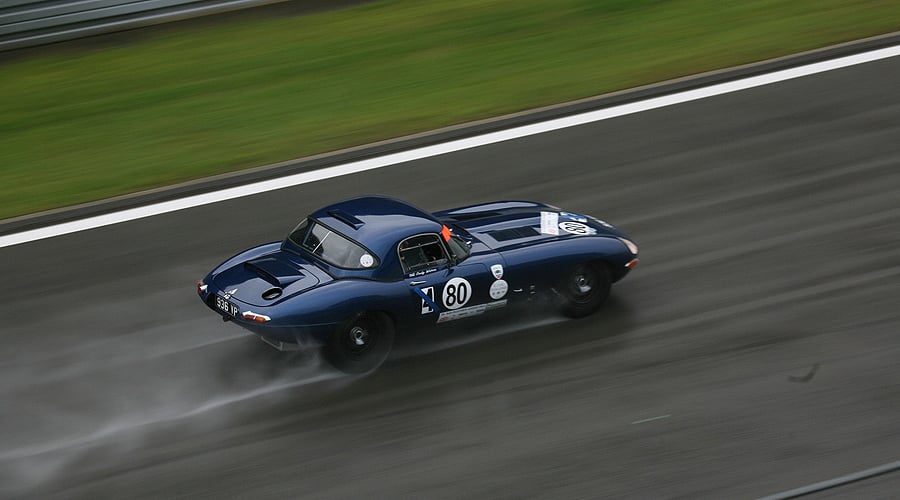 Jaguar E-Type feiert 50. Geburtstag am Nürburgring 