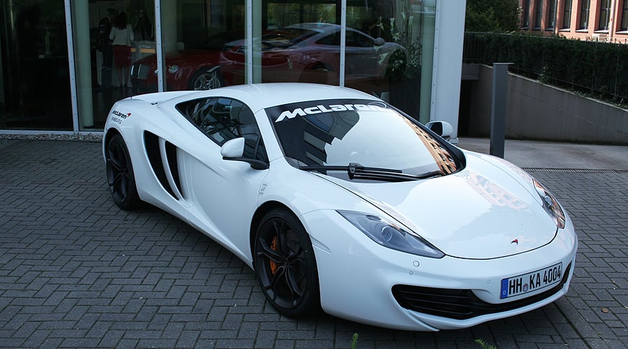 Kamps-Gruppe eröffnet feierlich neuen McLaren Showroom in Hamburg 