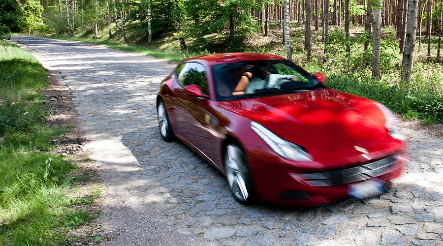 Ferrari FF: Shooting in Style