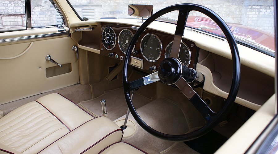 Aston Martin DB2/4 Mk II: Drive in Style