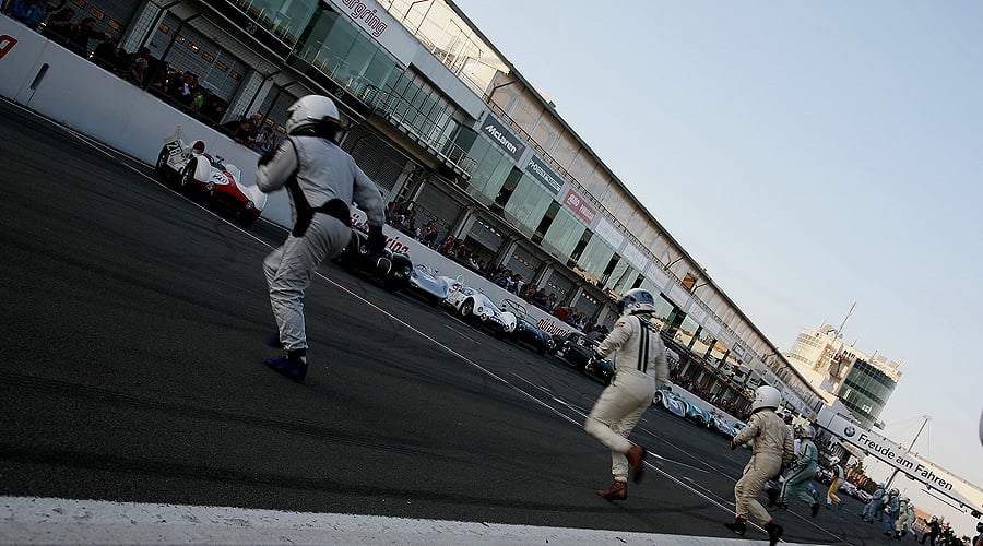 Ring of Fire: Asphalt-Glühen beim 40. Oldtimer-Grand-Prix am Nürburgring