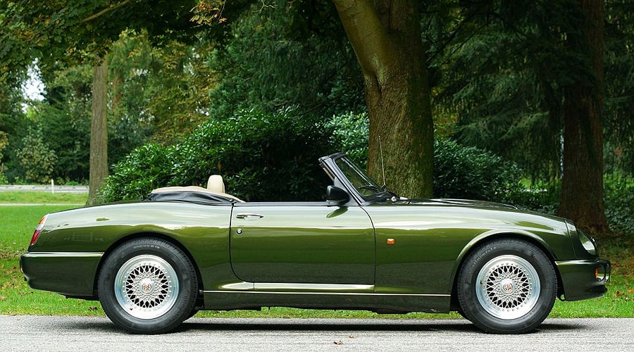 MG RV8: Vom Himmel hoch | Classic Driver Magazine