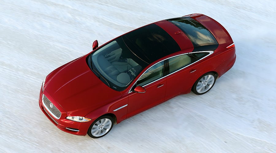 Jaguar XJ AWD: The big cat digs its claws in