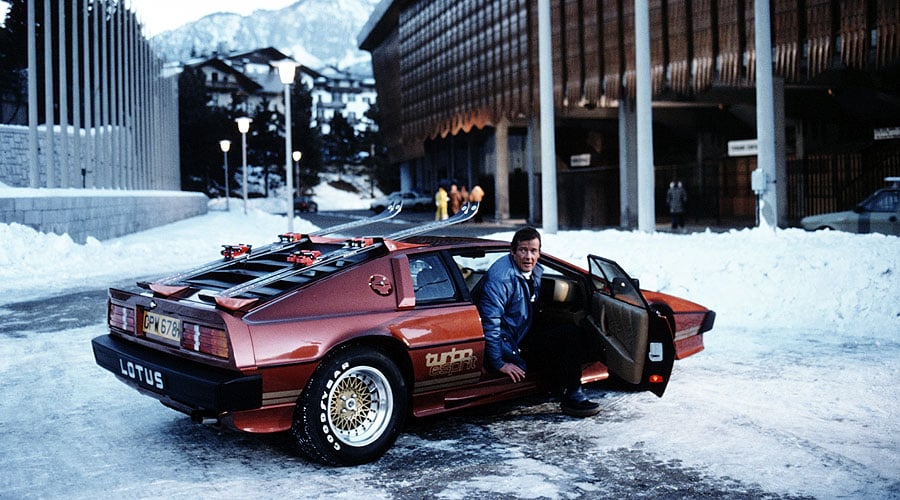 Roger_Moore_007_Lotus_02pop.jpg?itok=1eo