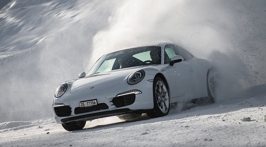 Porsche 911 Carrera 4S: Snowed under
