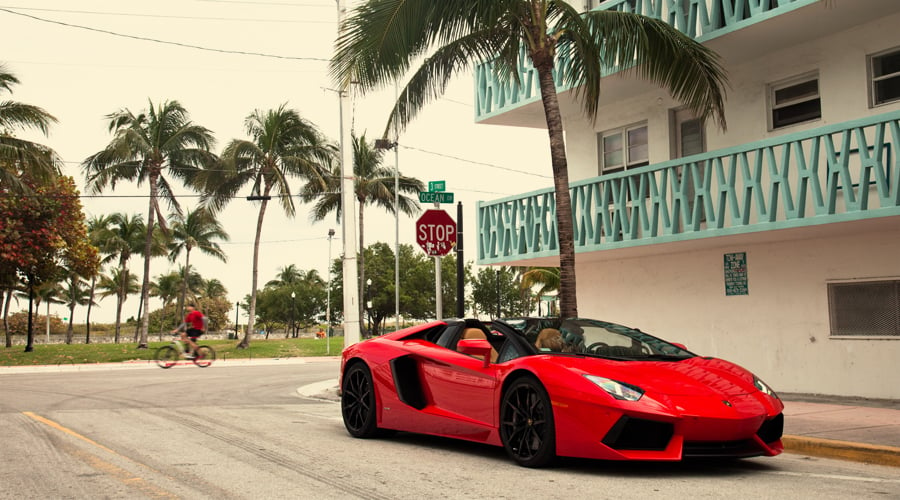 Lamborghini Aventador Roadster: The Heat is on!