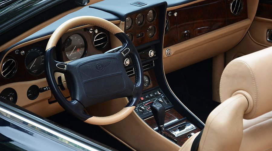 Bentley Azure: Engineered by Pininfarina 