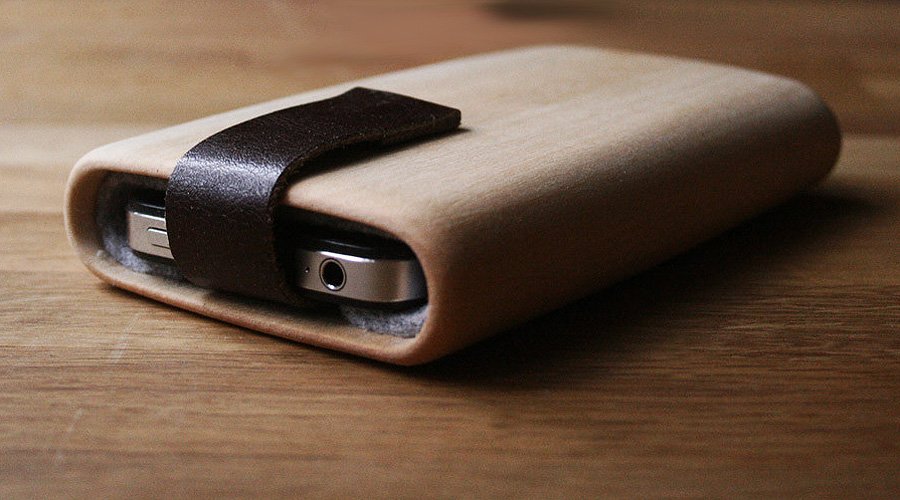Handmade wooden wallets and cases by Haydanhuya