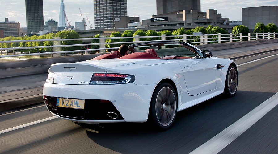 Aston Martin V12 Vantage Roadster: British Air Max 