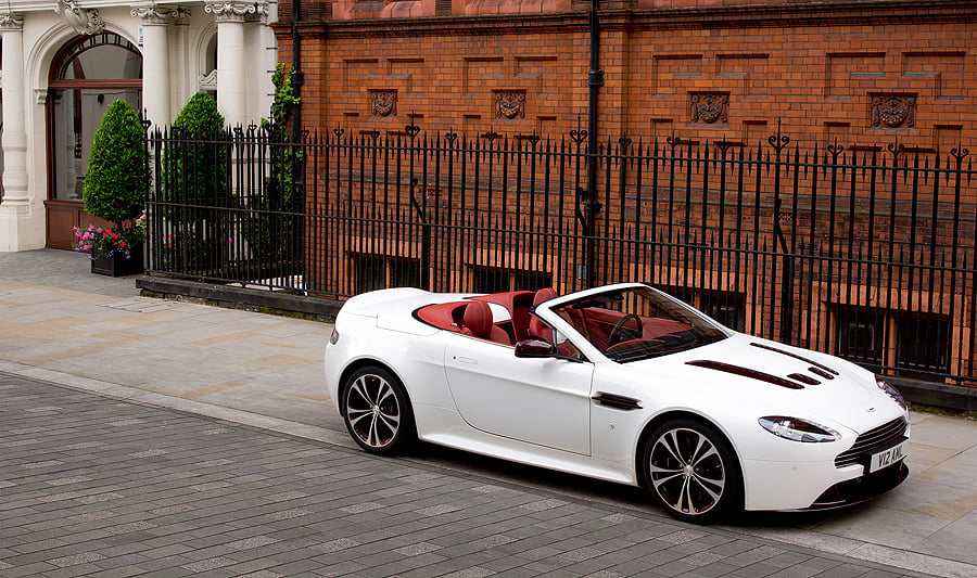 Aston Martin V12 Vantage Roadster: British Air Max 