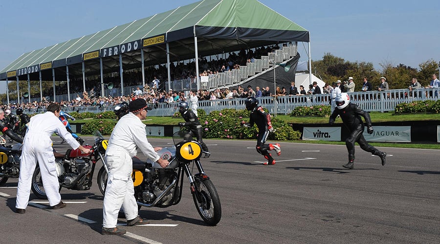 Auf die Knie! Motorräder beim Goodwood Revival 2012