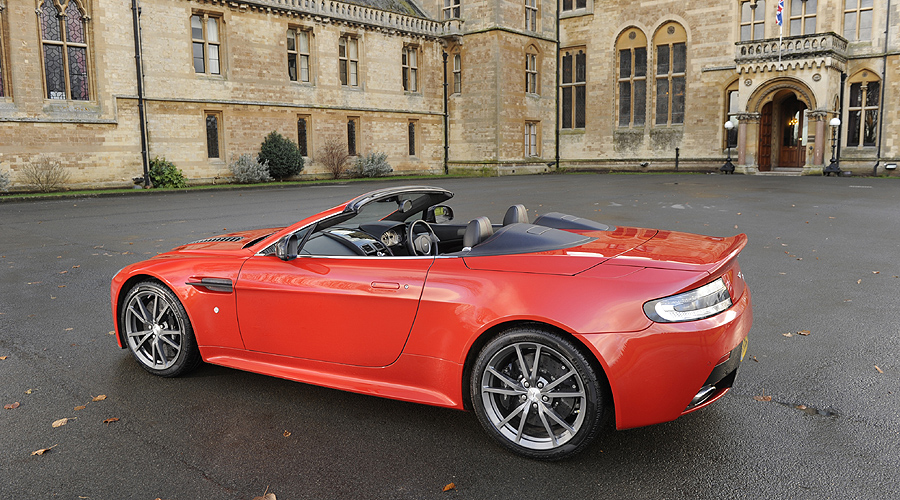 Aston Martin V12 Vantage Roadster: Heißes Blut, kalte Luft