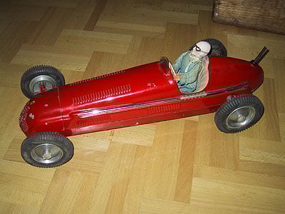 Maserati Tipo 8CLT: Seltenes Blechmodell