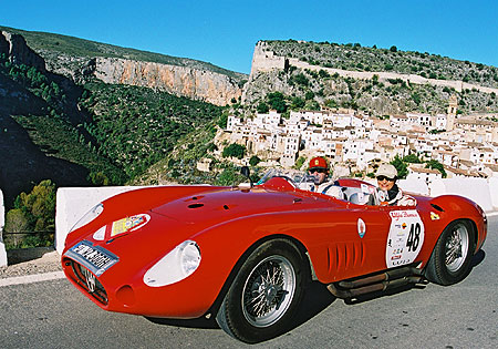 Ford GT40 of Bellm/Lanzante wins in Spain 2002