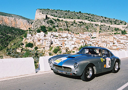 Ford GT40 of Bellm/Lanzante wins in Spain 2002