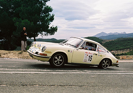 Ford GT40 of Bellm/Lanzante wins in Spain 2002