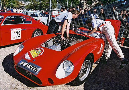 Ford GT40 of Bellm/Lanzante wins in Spain 2002