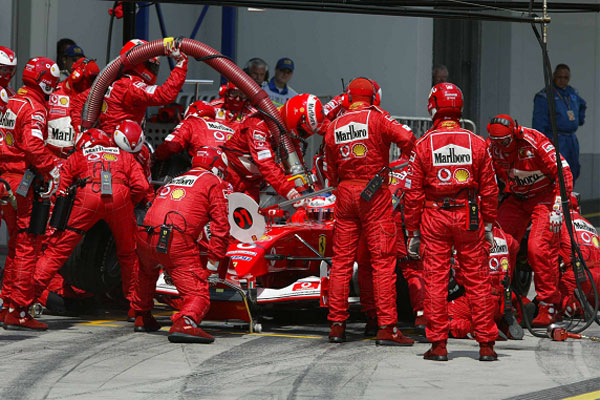 Formel 1 hautnah erleben – im Paddock Club VIP-Bereich
