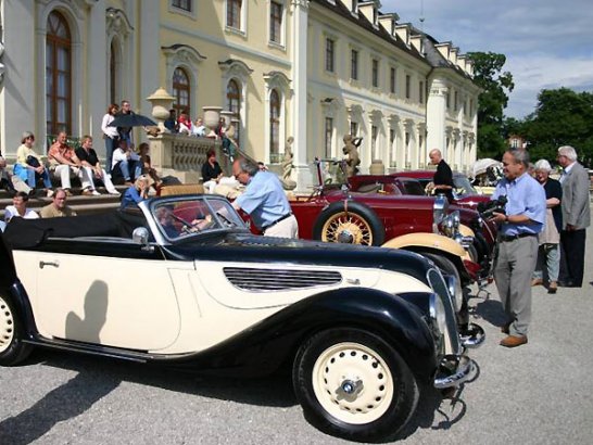 Automobile Nostalgie im Schlosspark hat Zukunft