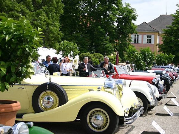 Automobile Nostalgie im Schlosspark hat Zukunft