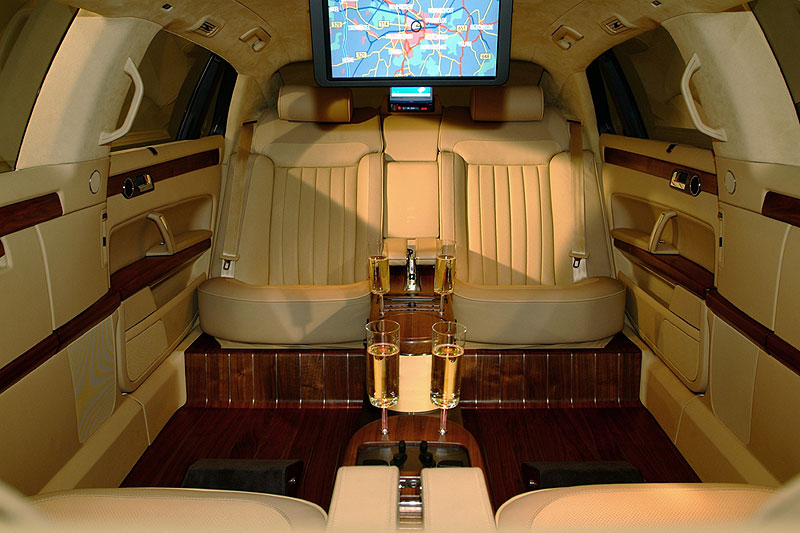 VW Phaeton Lounge in Dubai