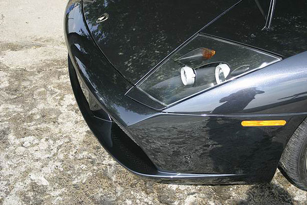 Lamborghini-Werksfahrer Valentino Balboni lädt ein 