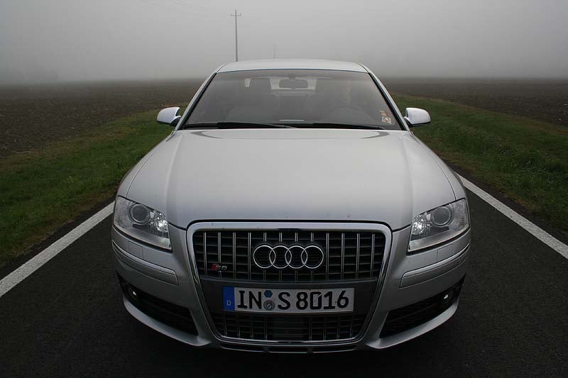 Audi S8 (2)