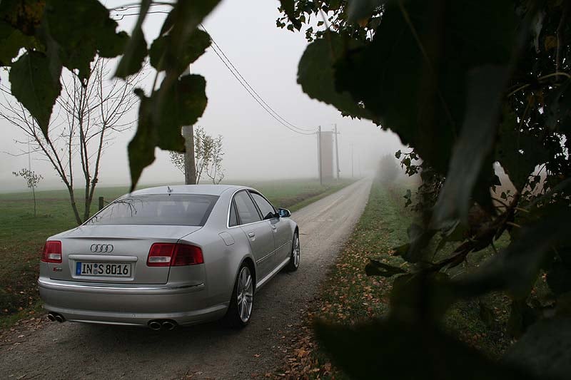 Audi S8 (2)