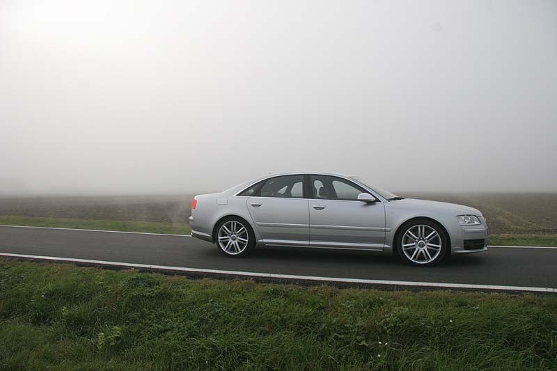Audi S8 (2)