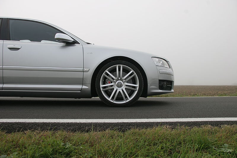 Audi S8 (2)