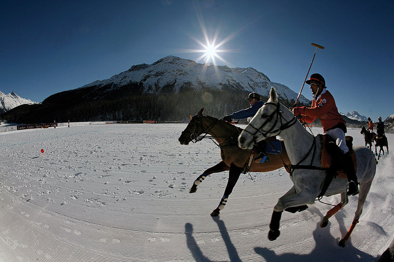 24. Cartier Polo World Cup on Snow: Polo in weiß