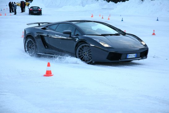 Lamborghini Winter-Academy: Lektion „Dynamik“