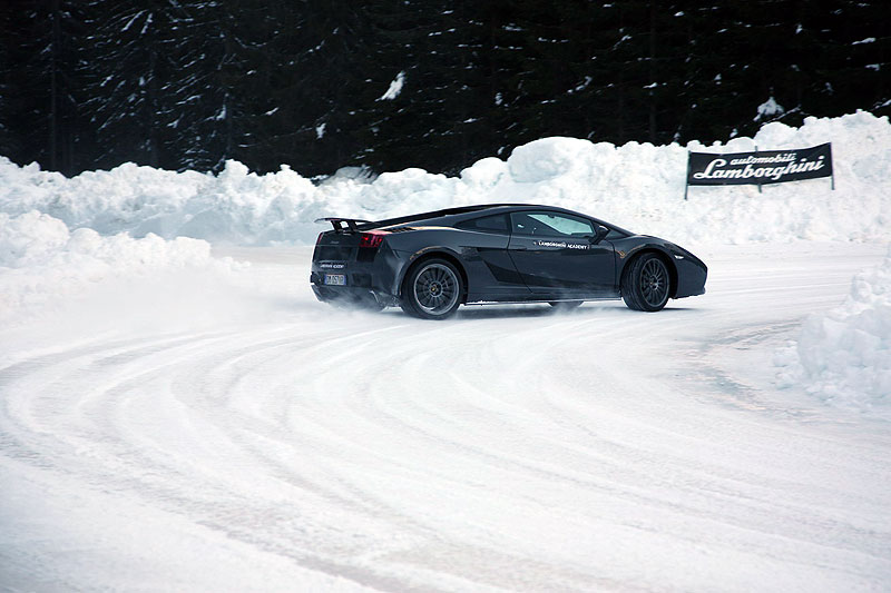 Lamborghini Winter-Academy: Lektion „Dynamik“