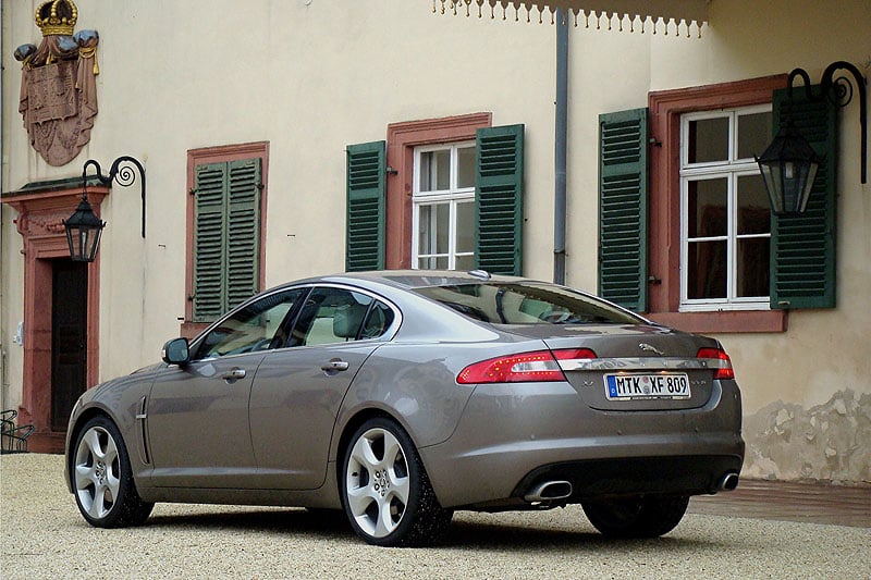 Jaguar XF SV8