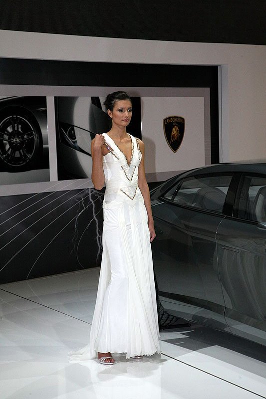 Lamborghini Estoque: Four-seater Concept Debuts in Paris