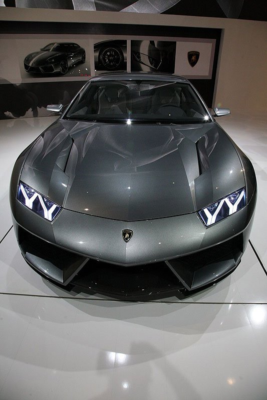 Lamborghini Estoque: Four-seater Concept Debuts in Paris ...