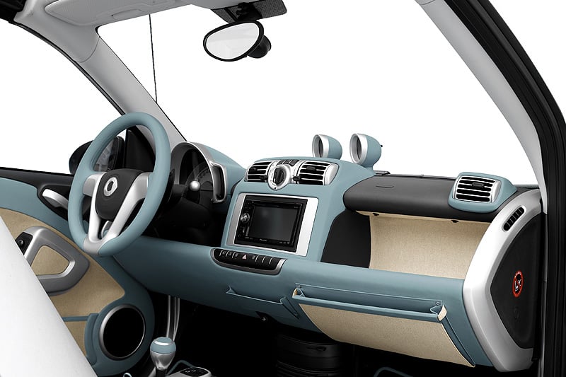 Smart fortwo Édition Toile H: Hermès Upholsters 10 Smarts for Paris Dealer