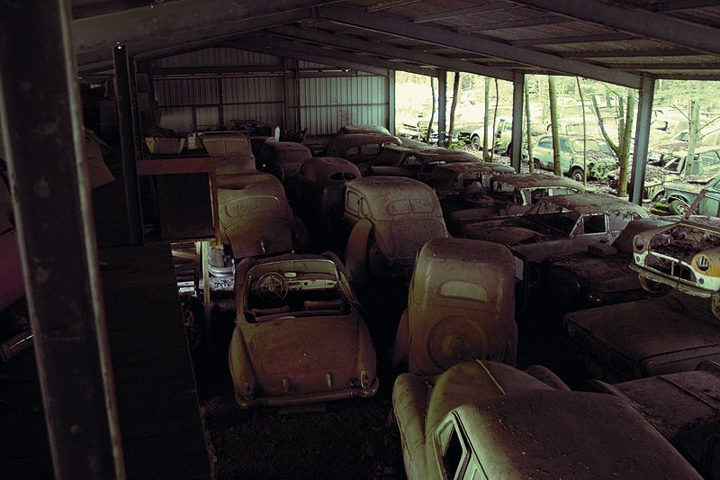 Oldtimer Galerie Toffen versteigert Schweizer Autofriedhof