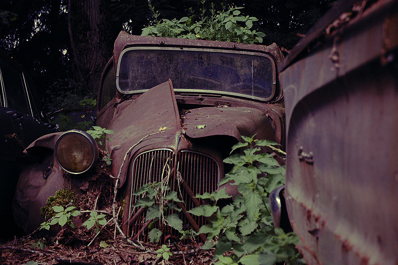 Oldtimer Galerie Toffen versteigert Schweizer Autofriedhof