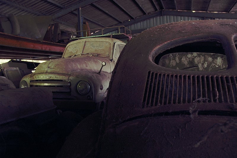 Oldtimer Galerie Toffen versteigert Schweizer Autofriedhof