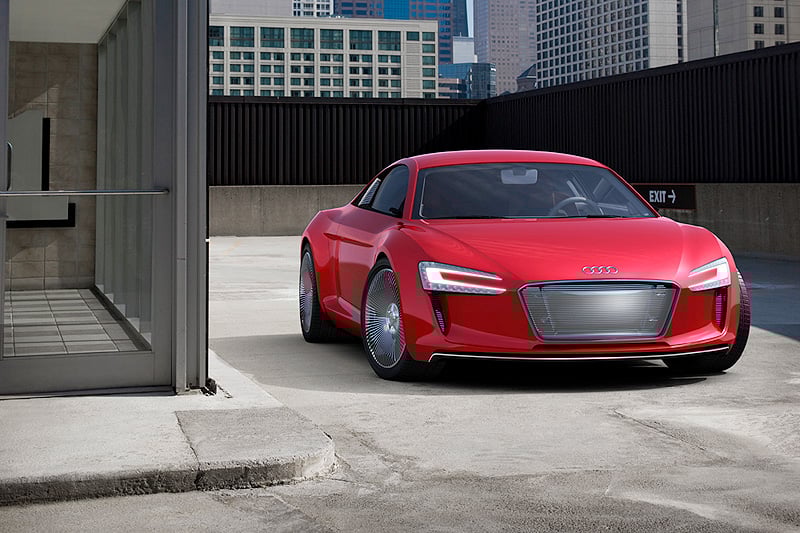 Audi e-tron: U-Turn mit vier Elektromotoren