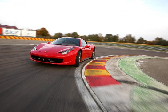 Ferrari 458 Italia: Beschleunigte Beschleunigung