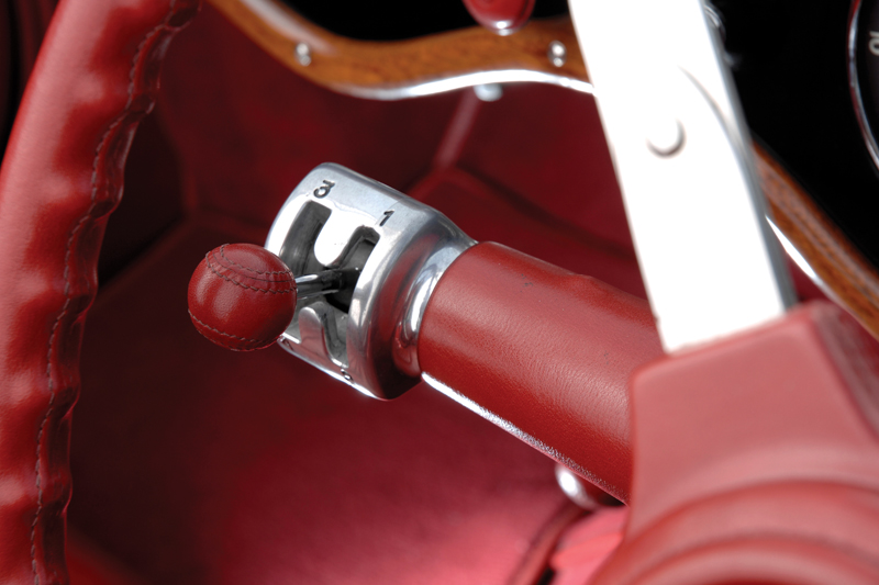 Hermès-Maßanzug für ein Delahaye Cabriolet