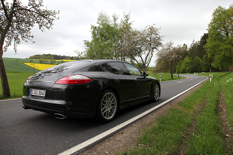 Porsche Panamera V6: Small Turismo