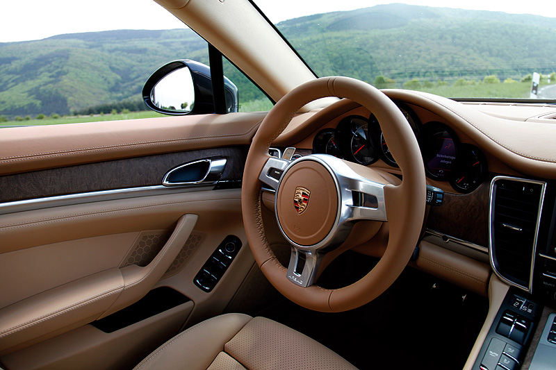 Porsche Panamera V6: Small Turismo