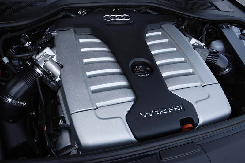 Audi A8 W12 lang vs. Audi V8 4,2L: Das Maß der Ringe Audi A8 W12 lang vs. Audi V8 4,2L: Das Maß der Ringe